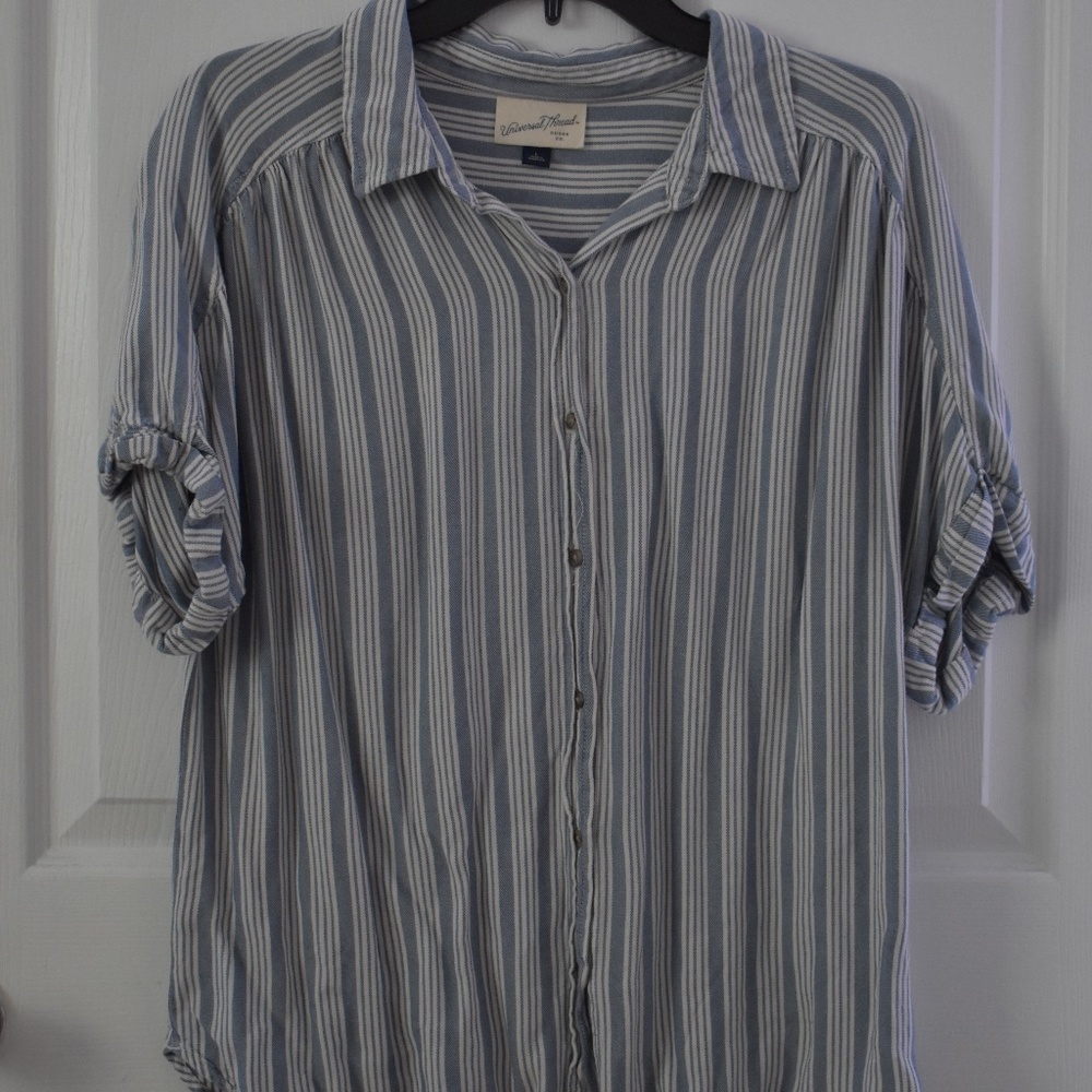 Universal Thread SS Button Down Shirt